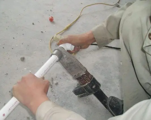 龙南漏水维修电话